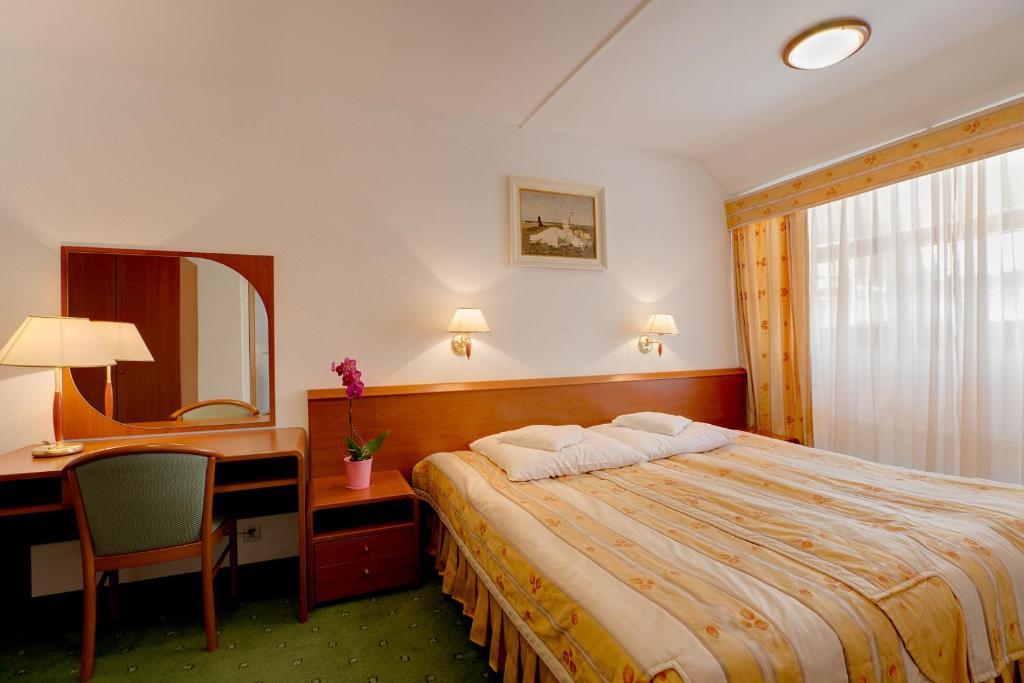 Hotel Zajazd Piastowski Kazimierz Dolny Room photo